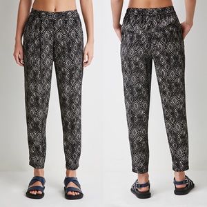 ♡ Forever 21 Monochrome Geometric Print Flowy Pants ♡